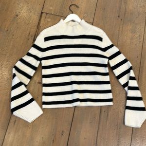 Beautiful sweater crème and navy stripe